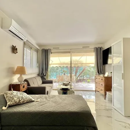 Beautiful T1 With Garden In The Heart Of *